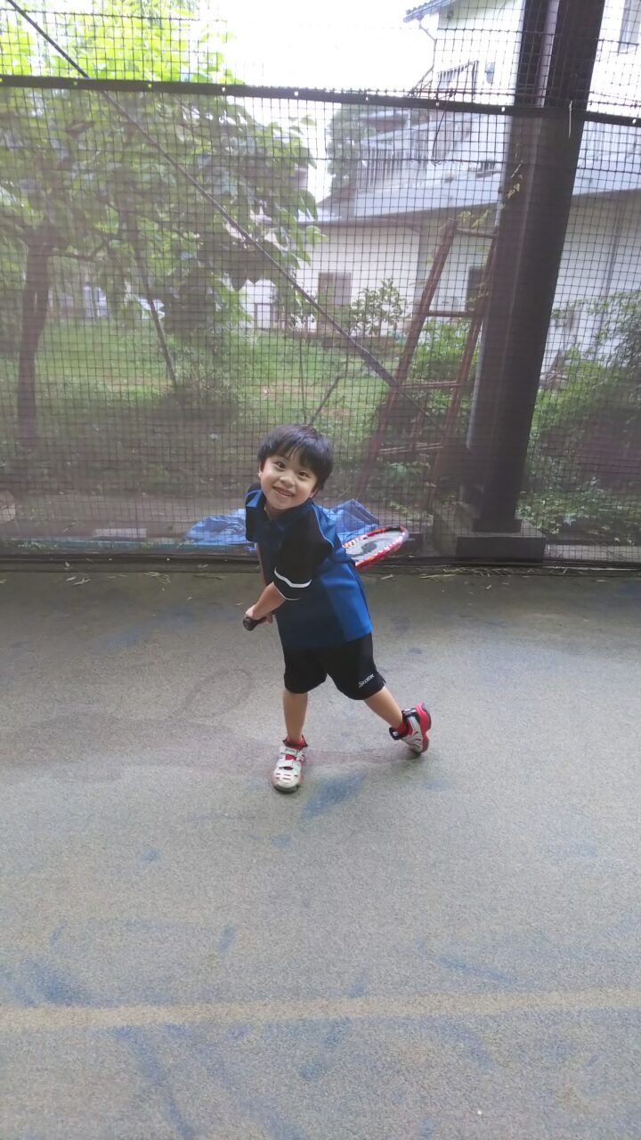 東京埼玉のテニススクール テニスアカデミー黒田はミスをしたのに誉める？